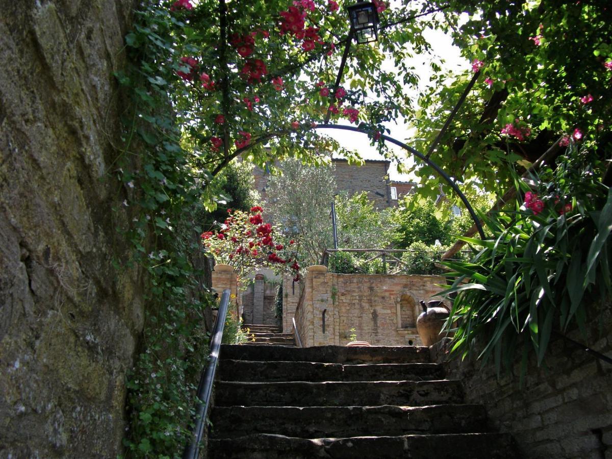 La Rosa Scarlatta Monterubbiano Buitenkant foto